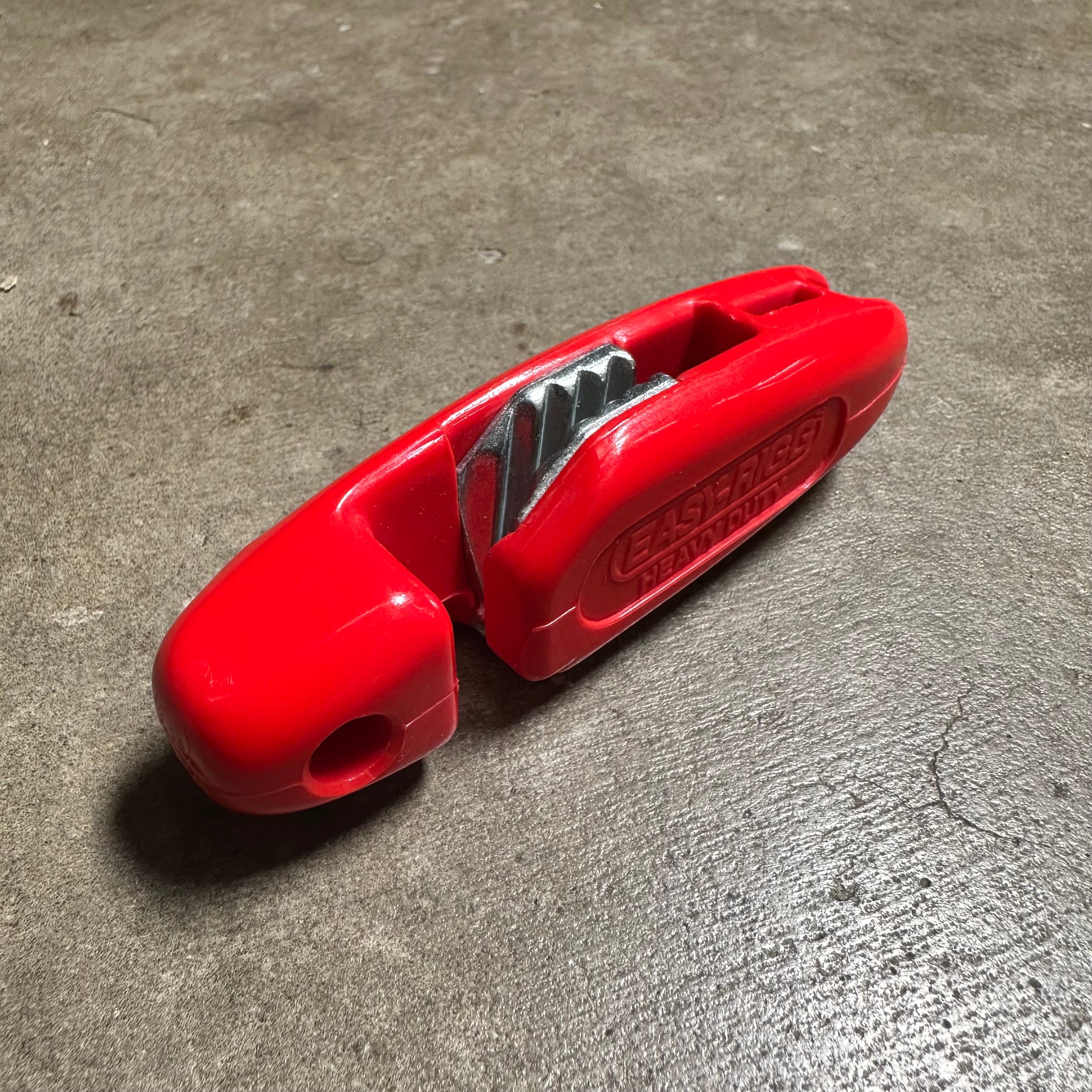 Murrays Part# 001-0010
Use less effort to rig with the Easy Rigg downhaul tool, halyard tensioner and shackle tool. The ergonomic shape is easy to grip and pull and its long-wearing metal teeth grip 3/32″ to 3/16″ line. Available in black or bright assorted colors (yellow, red, green, and sometimes blue, as available) that help prevent loss. Hobie Cat® uses item #2065 for the Easy Rigg Tool.