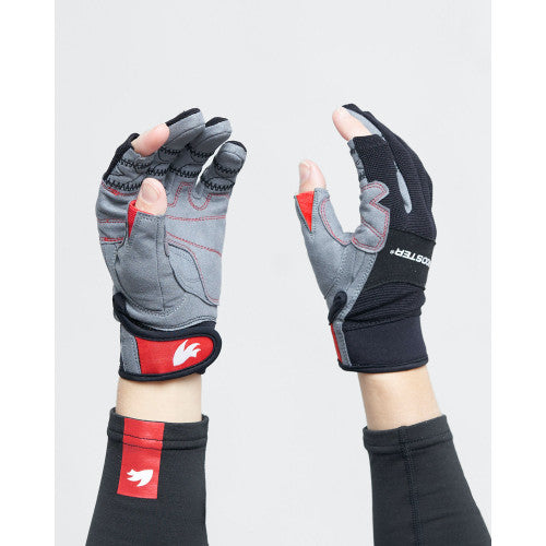 If you are looking for a glove suited to mainsheet trimming; where releasing the sheet is just as important as pulling in, our Dura Pro may be the answer. With double layer top quality abrasion resistant Amara on all high load/stress areas, these gloves are extremely supple with excellent grip and are perfect for all helming duties.
