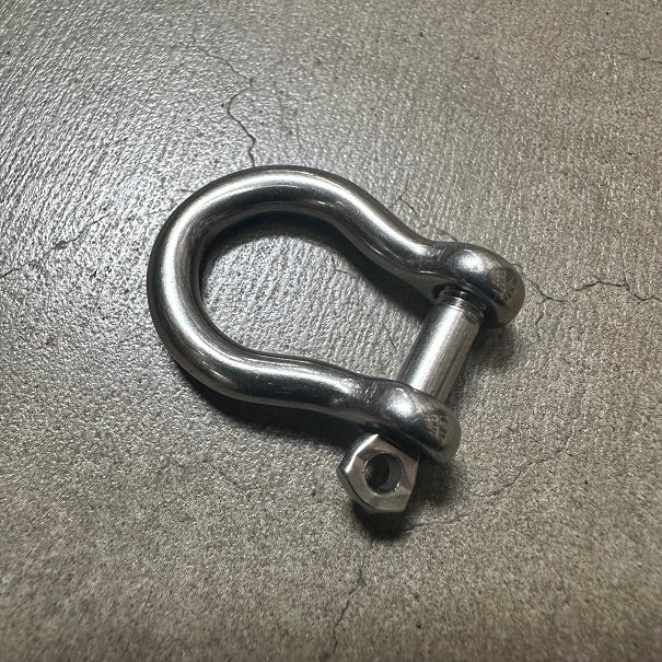 Ronstan 5/32" Bow Shackle
Murrays Part# 21-0633
Bow shackle with 5/32" pin diameter.
Ronstan Part# RF633