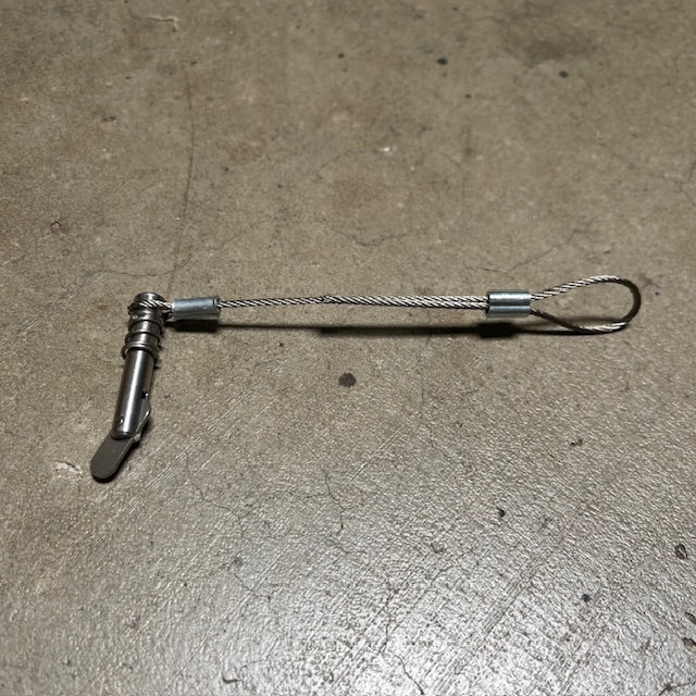 Ronstan Toggle Pin with Lanyard
1/4 X 5/8"
Murrays Part# 21-1155L
Stainless steel 1/4" diameter toggle pin replaces 5/8" clevis pin. Secure quick connect/disconnect clevis pin with a lanyard so you loose it.