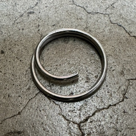 3/16 - 1/4" Split Ring with Pigtail
Murrays Part# 22-9491
A pigtail makes this split ring (ring ding) easier to open than standard split rings.
For use on 3/16″ – 1/4″ clevis pins
Material: 316 Stainless steel.
Medium Split ring
Dimensions: 5/8″ Diameter
This is the most common size Split ring on Hobie, Nacra and Prindle Catamarans.
Applications:
All Hobies Shroud and Forestay split ring
H18/ Hobie 18 SX – Tiller Yoke Clevis Pin Ring
Also called Ring Ding, Clevis Ring, Cotter Ring or Ringy Ding