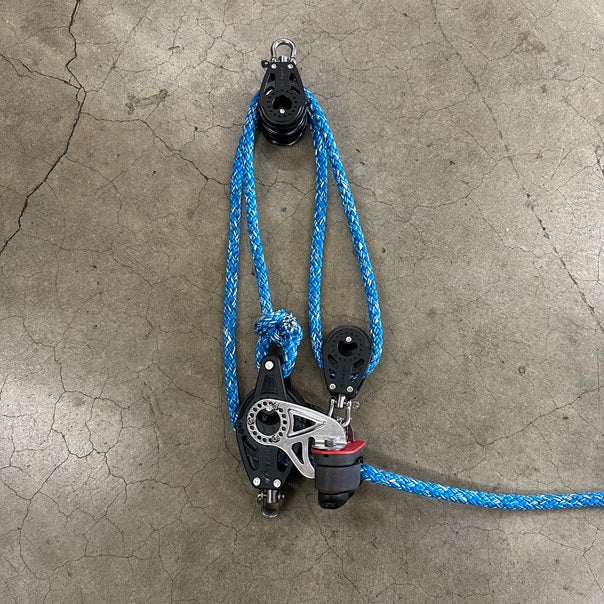 Harken 4:1 Main Sheet System
Murrays Part# 28-041-57b
The Murrays Hobie low profile 4:1 main sheet system for the Hobie Wave and Hobie 14.  By Adding a fairlead and a singel block to the back side of the cleat on the base block we have made a low profile main sheet system.