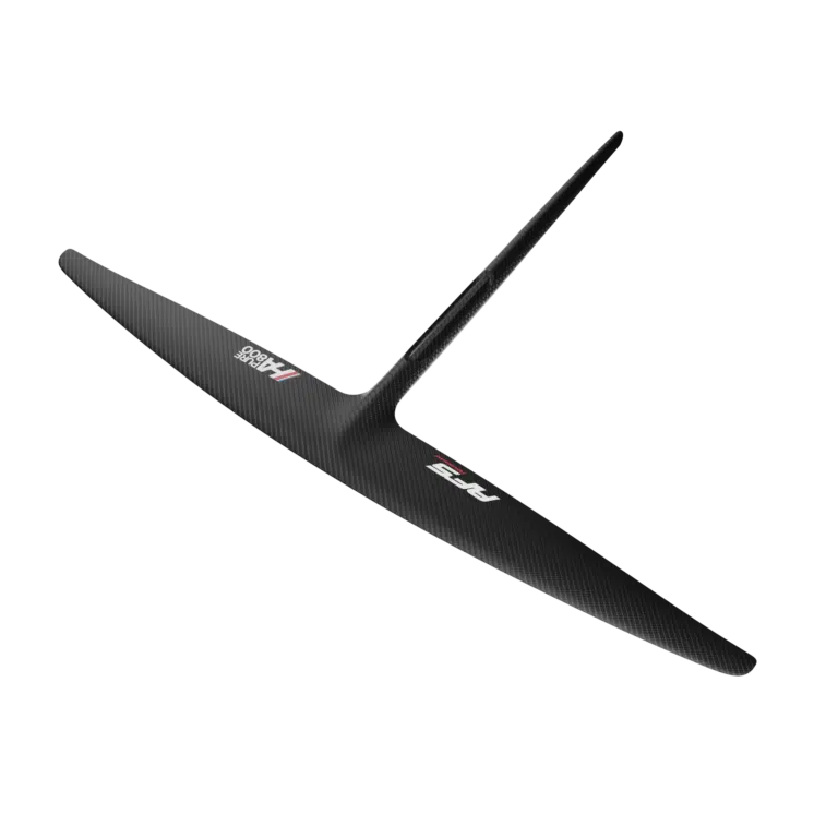 The foil is directly molded with the fuselage, in one piece, allowing a continuity of the structural carbon fibers. This process gives increased strength, rigidity and lightness to the piece by eliminating the screw connection. The feeling between the rider and the foil is direct, rider and foil becoming one, developing more feel and control. The hydrodynamic flow is optimal, without turbulence, pure.