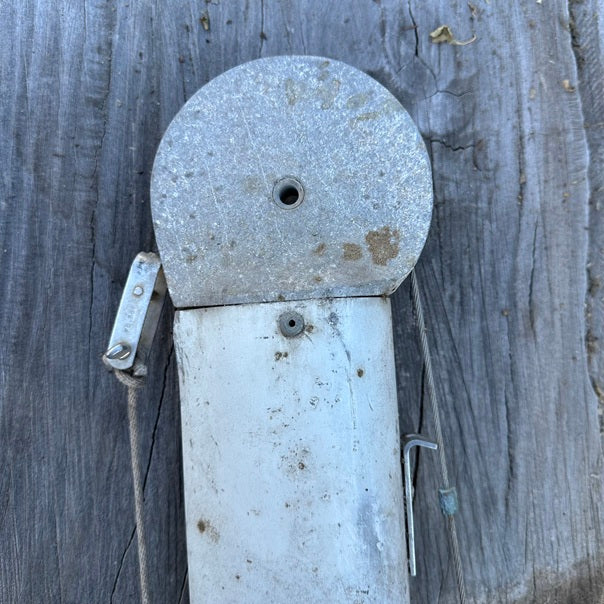 Main halyard with shackle for Hobie 14 with all-aluminum mast (no CompTip) is constructed to factory specifications. A main halyard is used to raise the main sail.
Compare to Hobie Cat® #10651001