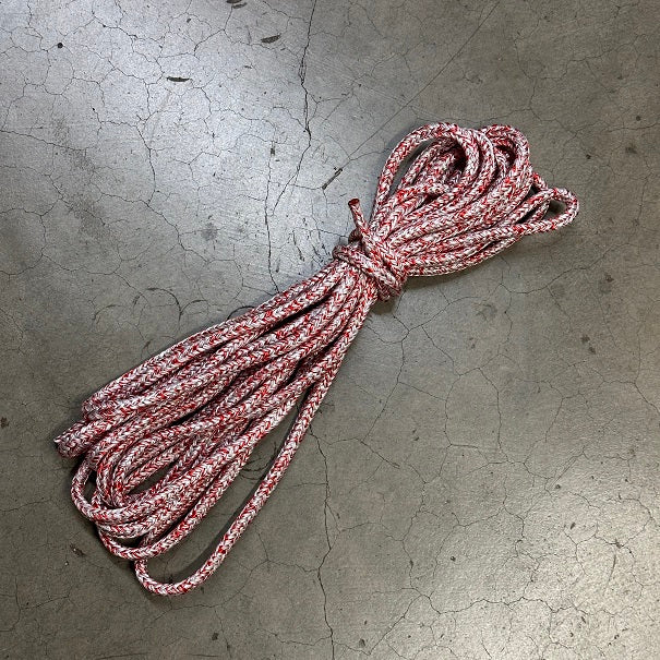 The Hobie 16 Main sheet Pro is 9mm Ronstan Robline Racing Sheet Pro which lighter and more flexible than the standard main sheet line. It flows thru the blocks quicker and is made with super strong Dyneema fiber for ultimate strength and anti stretch properties with added Taslan for improved grip and cleating. Racing Sheet Pro is soft in the hand and cleats superbly. Amazing in light air as it flows itself thru the blocks with less drag allowing the sails to go out on their own in less wind. Lighter, strong