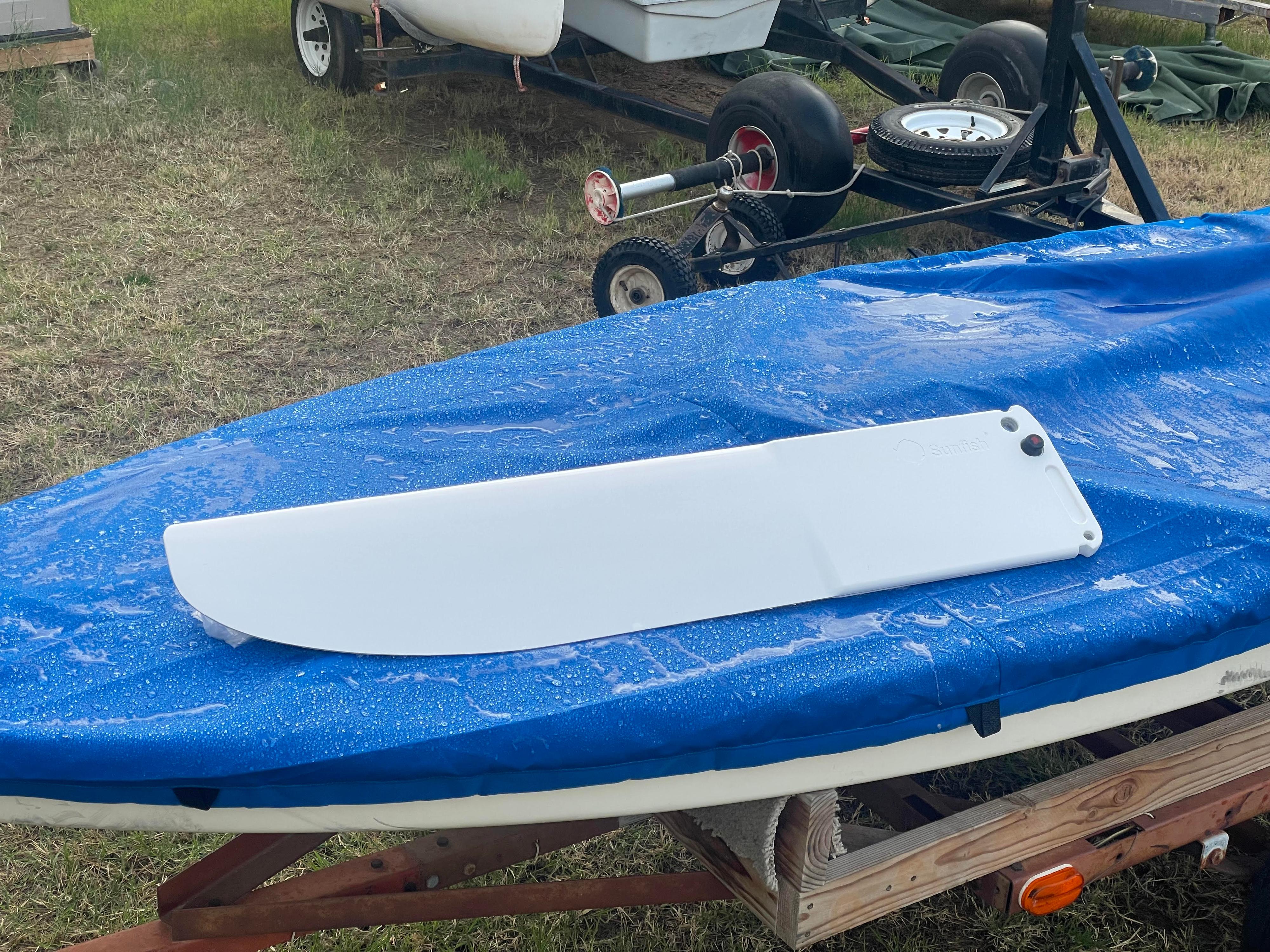 Sunfish Daggerboard

Murrays Part# 68-85028

This fiberglass Sunfish daggerboard is fits all years of Sunfish.&nbsp;

Features:

Fiberglass construction
Compatible with all years of Sunfish
This is a recreational daggerboard that is not ISCA class certified for racing.