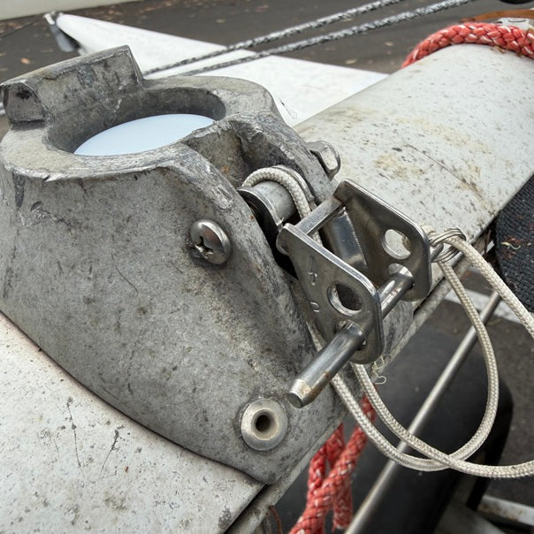 Mast hinge kit for the Hobie 14 and 16. Connects the mast base to the mast step helping raise and lower the mast.

Hobie Part# 21380001 and 21380000