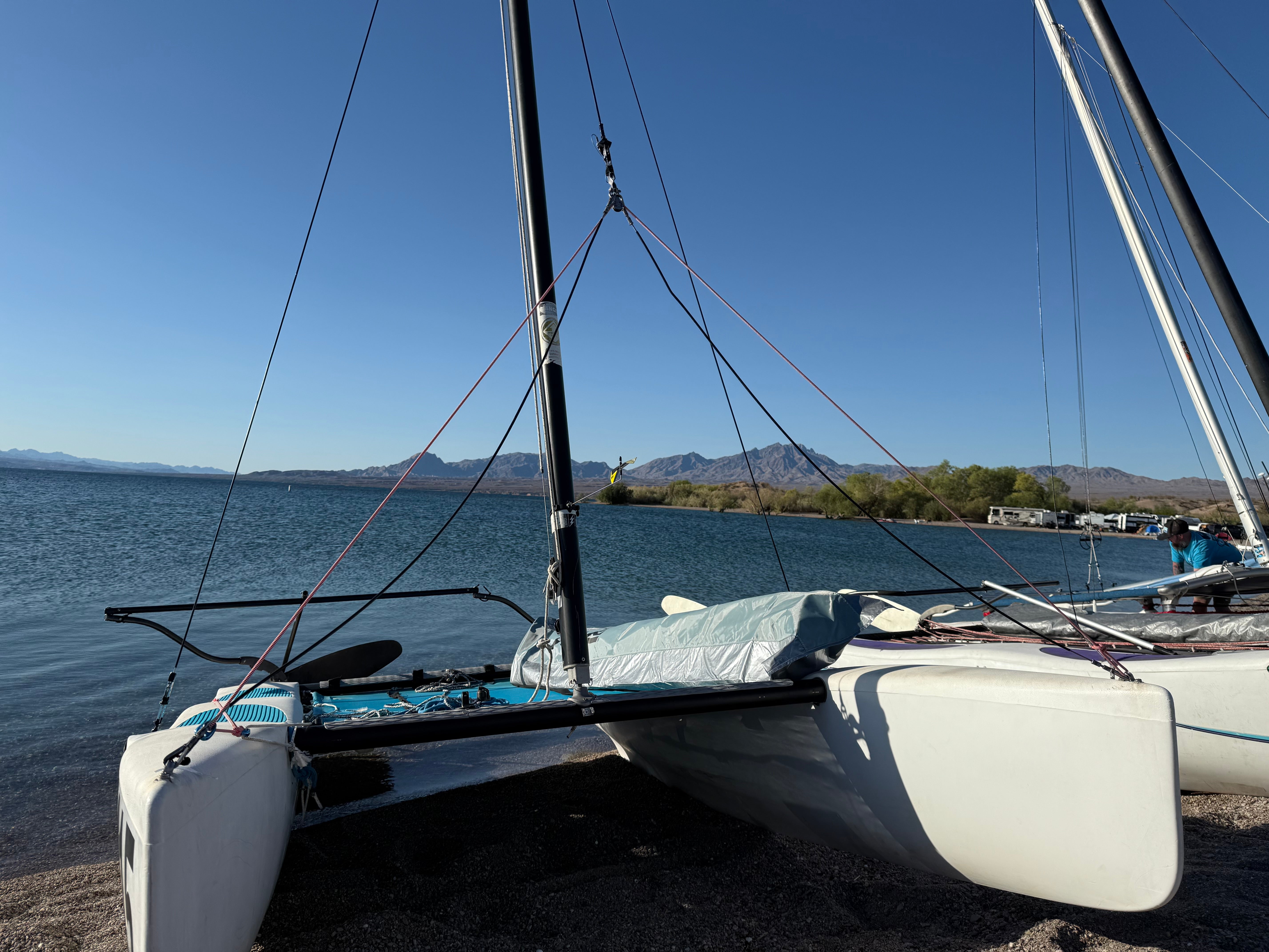 SMOOTH SAILING RIG TENSION KIT - WAVE
Murrays PN 001-2075
The modern flopper stopper for the discerning Formula Wave Class Sailor. This kit loads up the forestay rather than pulling in on the bridles, to give you better leverage and a more consistent pull.
